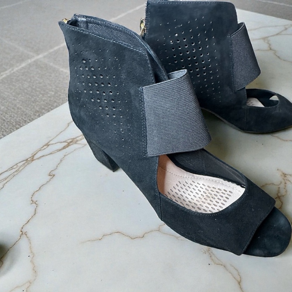 Edgy  Suede Open Toe Shoes/Booties Size 9